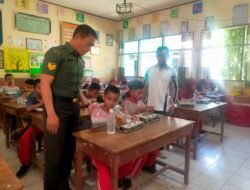 Wujud Kepedulian, Babinsa Kawal Penyaluran MBG untuk 440 Siswa Sekolah Dasar di Pallangga