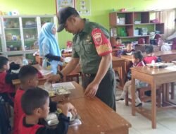Peran Aktif Babinsa Dampingi Penyaluran Makanan Bergizi Gratis untuk Generasi Masa Depan