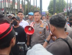 Kedepankan Sisi Humanis, Polda Kalteng Kawal Aksi Unras di Mapolda