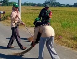Karya Bhakti TNI, Babinsa Bontonompo Gotong Royong Wujudkan Lingkungan Bersih