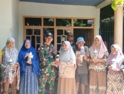 Babinsa Gowa Dampingi Petani, Sukseskan Swasembada Pangan Melalui Bantuan Pupuk Organik Cair