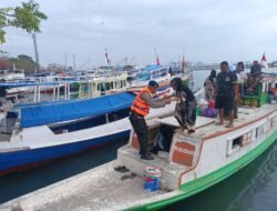 Polri untuk Masyarakat: Satpolairud Polres Pelabuhan Makassar Hadir Jaga Keselamatan Laut di Paotere