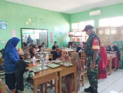 Dukung Program Pemerintah, Sertu Abd. Azis Kawal Distribusi Makanan Bergizi di Bungaya