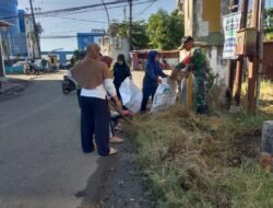 Peduli Lingkungan, Babinsa Koramil Somba Opu Gelar Karya Bakti Bersama Warga Samata