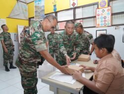 Pangdam XIV/Hsn Ikuti Vicon Lounching SPPG TNI, Bagikan Ribuan Porsi Makanan Bergizi untuk Generasi Muda