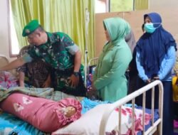 HUT ke-80 TNI: Koramil 06/Bajeng Gelar Kegiatan Sosial, Jenguk Pasien Anak di Puskesmas Bajeng