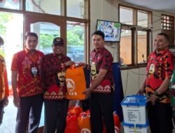 Babinsa Koramil 1409-01/Somba Opu Dampingi Penyaluran Bantuan Korban Bencana Angin Kencang di Kelurahan Samata