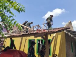 Baru Kembali dari Satgas RI-Malaysia, Prajurit Yon Zipur 8/MSG Langsung Terjun Bantu Korban Puting Beliung di Gowa