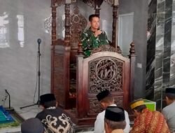 Danramil Bajeng Sholat Jumat Bersama Warga, Perkuat Iman dan Komitmen Bantu Korban Bencana Alam Angin Puting Beliung