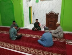 Jaga Kemanunggalan TNI-Rakyat, Babinsa Bontomarannu Pimpin Sholat Subuh Berjamaah di Masjid Aqsa