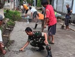 Antisipasi Banjir, Babinsa Koramil 1409-01/Somba Opu Pimpin Perbaikan Jalan Rusak dan Pembersihan Drainase di Romangpolong Indah