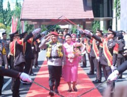 Polda Sulsel Gelar Tradisi Penyambutan Kapolda Baru dan Pelepasan Irjen Pol. Drs. Rusdi Hartono di Mako Polda Sulsel