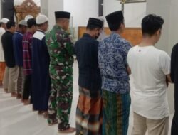 Babinsa Koramil 1409-01 Somba Opu Laksanakan Komsos dan Sholat Subuh Berjamaah Keliling di Wilayah Somba Opu