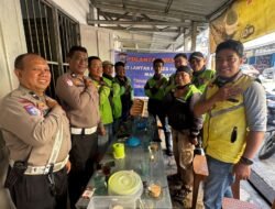 POLANTAS MENYAPA”: Satlantas Polres Pelabuhan Makassar Ajak Ojol Jadi Pelopor Keselamatan Berlalu Lintas