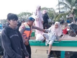 Polisi Hadir dengan Senyum: Patroli Humanis di Pulau Barrang Lompo Bikin Warga Nyaman