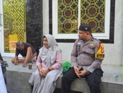 Di Tengah Cuaca Tak Menentu, Bhabinkamtibmas Malimongan Tua Hadirkan Rasa Aman bagi Warga