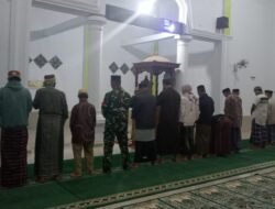 Jaga Kemanunggalan TNI-Rakyat, Babinsa Tompobulu Gelar Safari Subuh di Lingkungan Malakaji