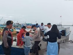 Demi Keselamatan Masyarakat, Polsek Paotere Gencarkan Sosialisasi Life Jacket di Tengah Cuaca Ekstrem