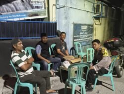 Dekat dengan Warga, Bhabinkamtibmas Polsek Ujung Tanah Serukan: Jaga Lingkungan, Jaga Kedamaian