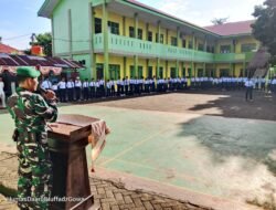 Tanamkan Jiwa Disiplin, Babinsa Koramil 1409-06/Bajeng Jadi Pembina Upacara di Pondok Pesantren Al Huffasd Gowa