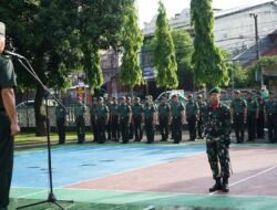 Perkokoh Cinta Tanah Air, Kasdim 1409/Gowa Pimpin Upacara Pengibaran Bendera Rutin di Makodim