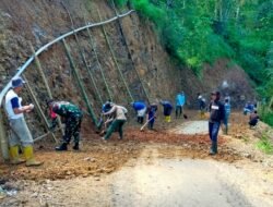 TNI dan Rakyat Bersatu: Babinsa Gowa dan Warga Kelurahan Bontolerung Kuatkan Persatuan Lewat Karya Bakti