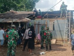 TNI Bersatu dengan Rakyat, Koramil Bontomarannu Pimpin Karya Bakti, Pulihkan Rumah Warga Terdampak Puting Beliung