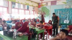 Babinsa Malakaji Pastikan Masa Depan Sehat: Kawal Ketat Distribusi Makan Bergizi Gratis untuk Ratusan Siswa!