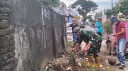 Jaga Kebersihan, Babinsa Serka Syamsir Motivasi Warga Jadikan Karya Bakti Ajang Silaturahmi