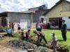 Sinergi TNI-Aparat Desa Bajeng: Karya Bakti Bersama Warga Bersihkan Saluran Air, Wujudkan Desa Bebas Banjir