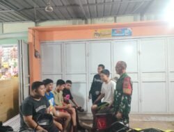 Sentuhan Humanis: Babinsa Borongloe Rangkul Remaja, Wujudkan Malam yang Aman dan Nyaman Bagi Warga Gowa