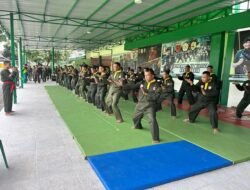 Tingkatkan Kemampuan Beladiri, Prajurit Kodim 1409/Gowa Jalani Uji Kenaikan Tingkat Pencak Silat Militer di Lapangan Tenis Hasanuddin