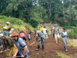 Wujudkan Kemanunggalan TNI-Rakyat, Koramil 1409-07/Tompobulu Pimpin Aksi Bersih di Bontomate’ne