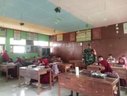 Dukung Generasi Emas, Babinsa Koramil Tompobulo Kawal Distribusi Makan Bergizi Gratis di SDI Manpua