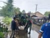 Wujudkan Lingkungan Sehat, Babinsa Gowa Pimpin Karya Bakti Gotong Royong Bersihkan Jalan Lintas Dusun di Pallangga