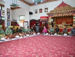 Momen Bersejarah, Pangdam XIV/Hasanuddin Dianugerahi Pin Kehormatan Kedatuan Luwu