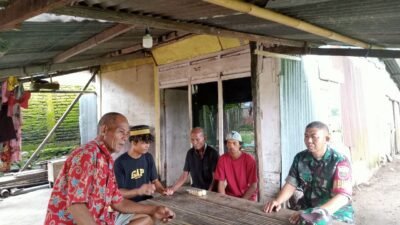 Komsos di Romanglasa: Babinsa Koramil 08 Bontonompo Tekankan Pentingnya Kekompakan Antar Tetangga