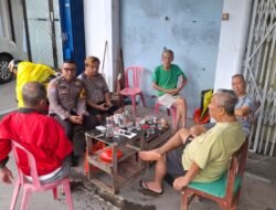 Diskusi Kamtibmas Ala Bhabinkamtibmas Melayu Baru, Ngobrol Santai Jaga Lingkungan Tetap Aman