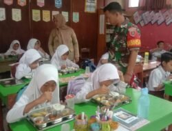 Kawal Program Nasional, Babinsa Kodim Gowa Pastikan Kualitas Makan Bergizi di 9 Sekolah Desa Moncobalang