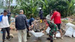 Wujudkan Lingkungan Asri, Babinsa Bersama Camat Somba Opu Pimpin Aksi Bersih Jalan Poros Macanda