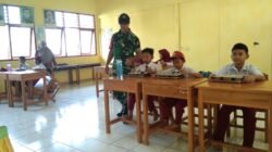 Kawal Program MBG, Babinsa Koramil Tompobulu Pastikan Kualitas Nutrisi Siswa di Kec. Bungaya Terjamin