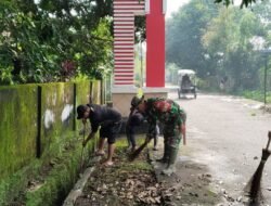 Dukung Program ‘Gowa Bersih’, Babinsa Kodim 1409/Gowa Pimpin Karya Bakti Gotong Royong Bersihkan Lingkungan