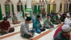 Pererat Silaturahmi, Babinsa Kodim 1409/Gowa dan Muspika Bontonompo Gelar Safari Subuh di Desa Kalebarembeng