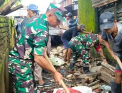 Wujudkan Lingkungan Asri, Danramil 06/Bajeng Pimpin Karya Bakti Gotong Royong Bersihkan Lingkungan