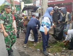 Danramil 06/Bajeng Bersama Tripika Gelar Karya Bakti Terpadu di Kelurahan Kalebajeng Strategi Jitu Cegah Banjir dan DBD di Kalebajeng