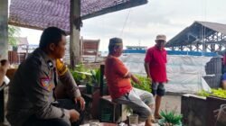 Patroli Humanis di Tengah Cuaca Ekstrem, Bhabinkamtibmas Sambangi Warga Pulau Barrang Lompo