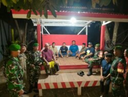 Wujudkan Gowa Damai, Tim Gabungan TNI-Komduk Pantau Pos Kamling Hingga Larut Malam