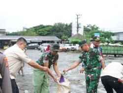 Wujudkan Lingkungan Bersih Danramil Bajeng Pimpin Karya Bakti Massal di Pasar Limbung dan Jalur Poros Gowa-Takalar
