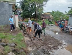 Implementasi Program “Annangkasi”, Babinsa Koramil 06/Bajeng Gelar Karya Bakti di Desa Bontosunggu