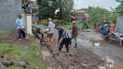 Implementasi Program “Annangkasi”, Babinsa Koramil 06/Bajeng Gelar Karya Bakti di Desa Bontosunggu